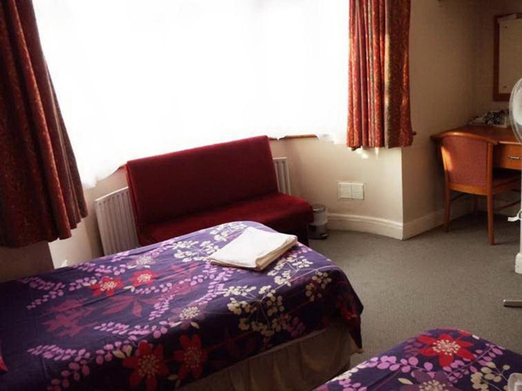 Sk Heathrow Hotel Hayes  Szoba fotó
