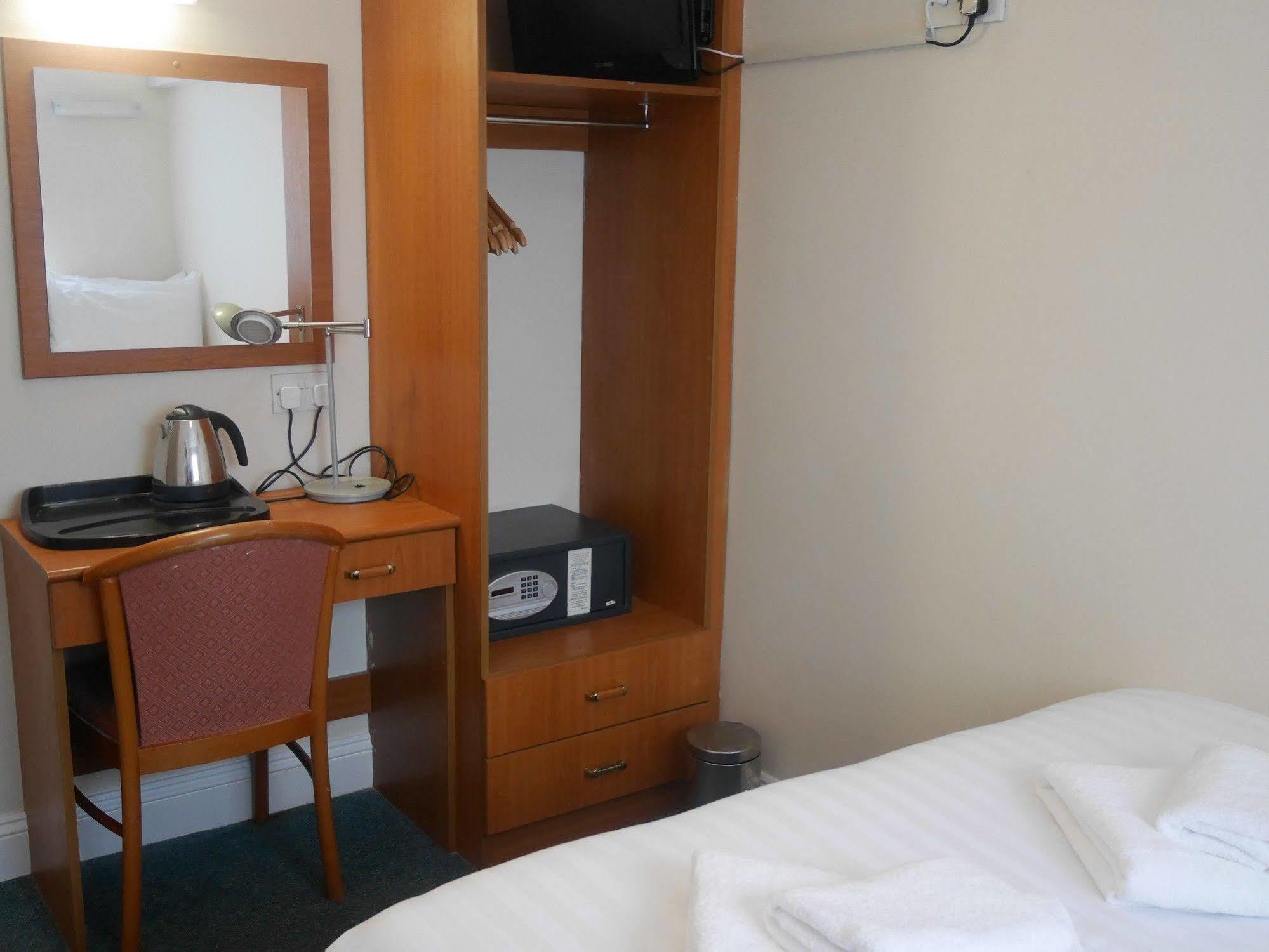Sk Heathrow Hotel Hayes  Kültér fotó