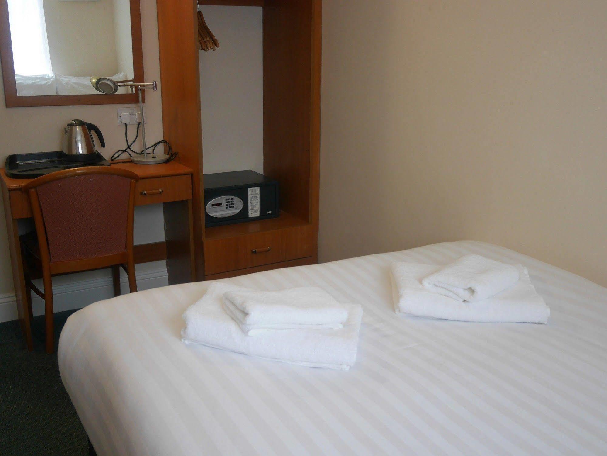 Sk Heathrow Hotel Hayes  Kültér fotó