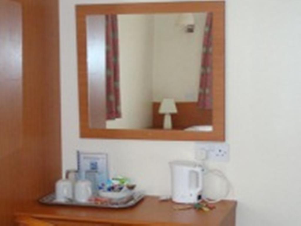 Sk Heathrow Hotel Hayes  Szoba fotó